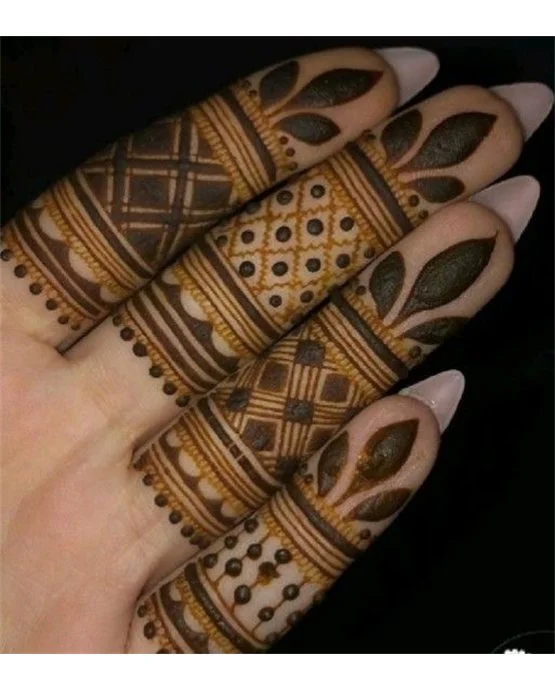 Grand Arch Finger Mehndi Design Spread